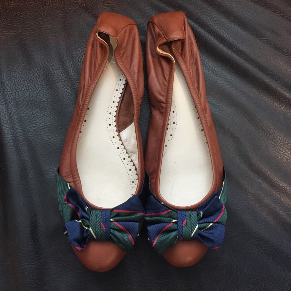 Brooks brothers genuine leather flats with bow.